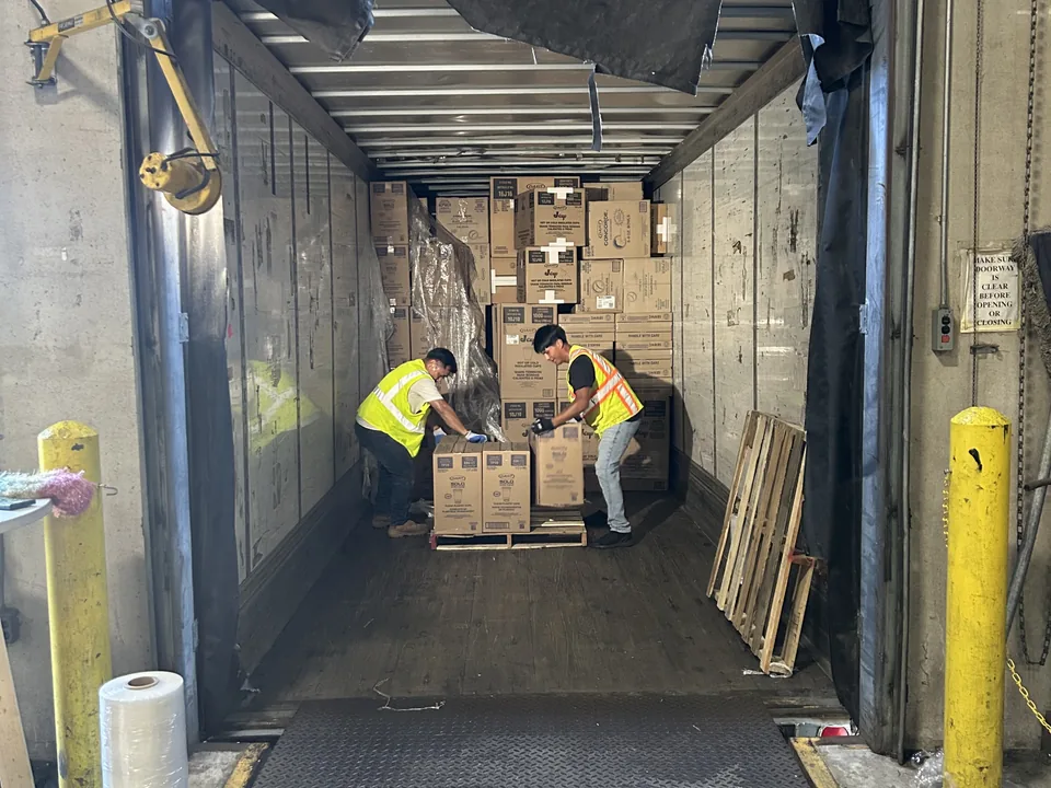 CLS unloading freight for Landstar Agent Gwynn Logistics in Durham North Carolina