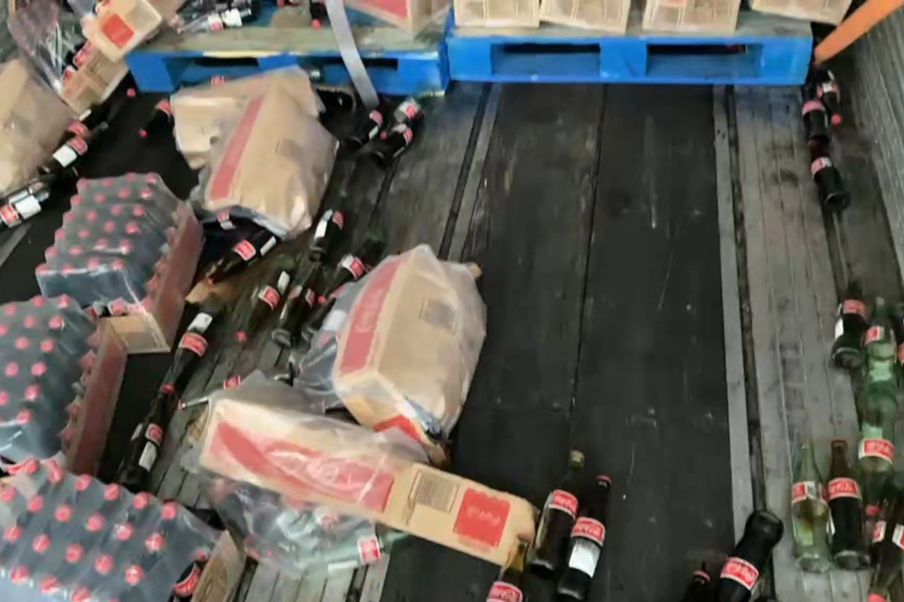 Loose beverage cases and bottles during recovery